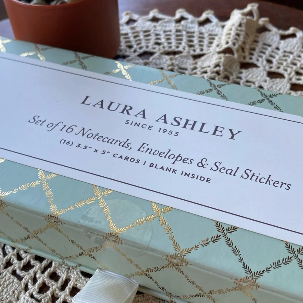 Laura Ashley Stationery Box Set in Mint and Gold Set of 13 Thank You Cards.
